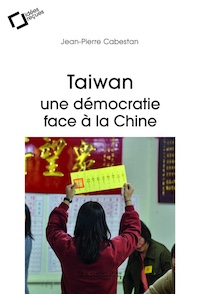 《 微光下的岛屿 》